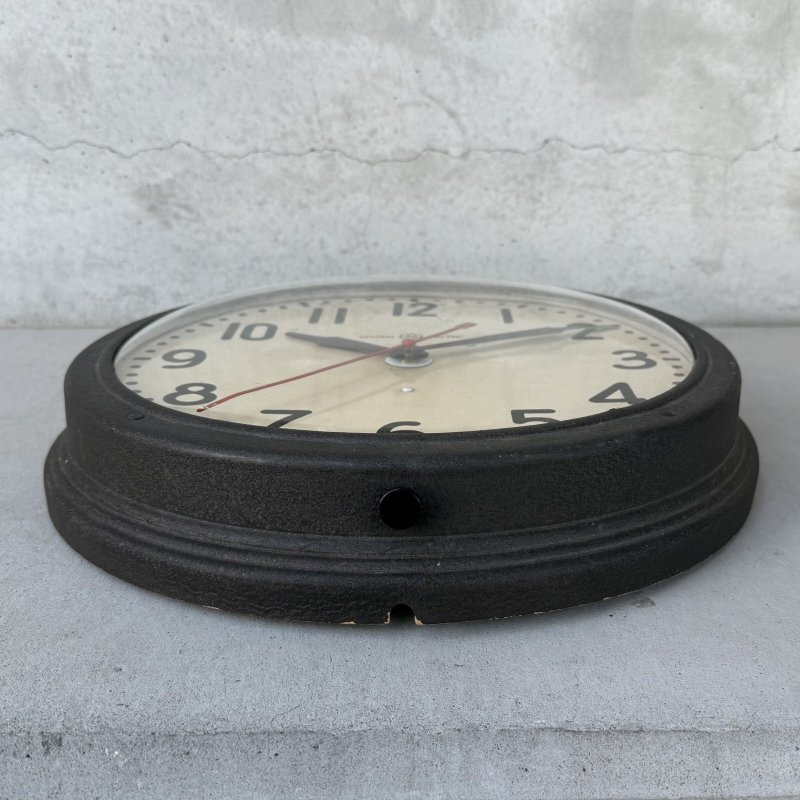 画像3: VINTAGE ANTIQUE GENERAL ELECTRIC WALL CLOCK GE ヴィンテージ アンティーク ウォールクロック ゼネラルエレクトリック 壁掛け時計 / スクールクロック 圧縮ボード 焦げ茶 丸型 店舗什器 アメリカ (2)