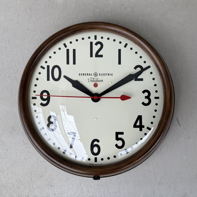 画像1: VINTAGE ANTIQUE WALL CLOCK GENERAL ELECRIC TELECHRON ヴィンテージ アンティーク ウォールクロック ゼネラルエレクトリック GE テレクロン 壁掛け時計 / スクールクロック ベークライト 丸型 茶色 店舗什器 アメリカ