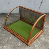 VINTAGE ANTIQUE CURVED GLASS SHOWCASE ヴィンテージアンティーク カーブガラス ショーケース ガラスケース / ディスプレイケース ラウンドガラス カウンターケース ウッド 木製 店舗什器 アメリカ
