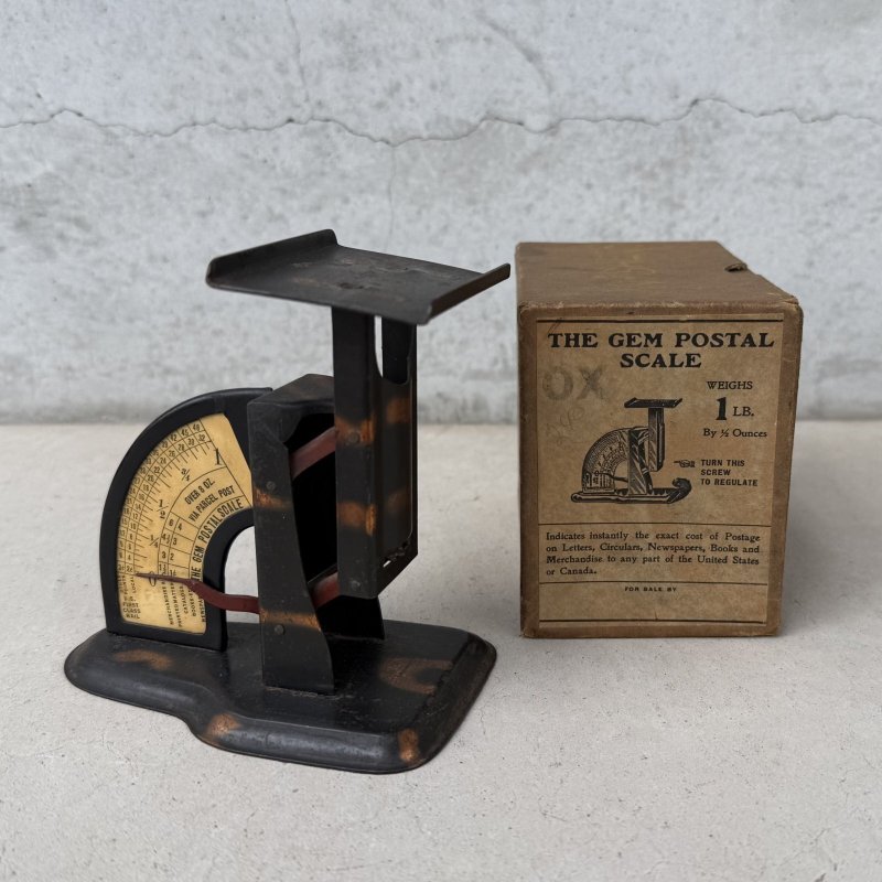 画像1: VINTAGE ANTIQUE JAPANNED THE GEM POSTAL SCALE ヴィンテージ アンティーク ジャパンド ジャパンカラー ポスタルスケール 量り オブジェ / コレクタブル ディスプレイ 秤 置物 箱付き アメリカ
