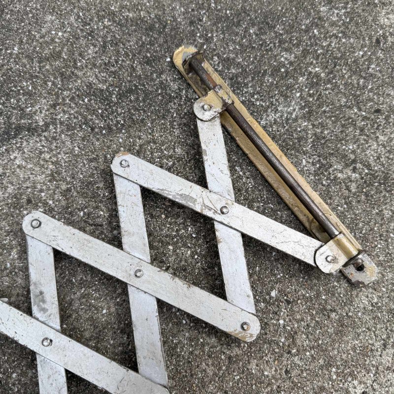 画像8: VINTAGE ANTIQUE SHAVING MIRROR SCISSOR ARM ヴィンテージ アンティーク 鏡 ウォールミラー シェービングミラー シザーアーム 壁付けミラー / インテリア 雑貨 店舗什器 美容室 アメリカ