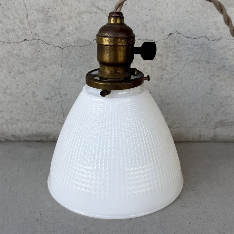画像2: VINTAGE ANTIQUE LAMP ヴィンテージ アンティーク 吊り下げランプ 天井照明 / シーリングライト ペンダントライト ミルクガラス ガラスシェード E26 店舗什器 アメリカ (3)