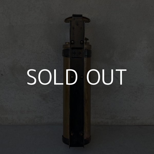 画像2: VINTAGE ANTIQUE FIRE EXTINGUISHER THE FYR FYTER CO. ヴィンテージ アンティーク 消火器 / インダストリアル ディスプレイ 壁掛け アメリカ (2)