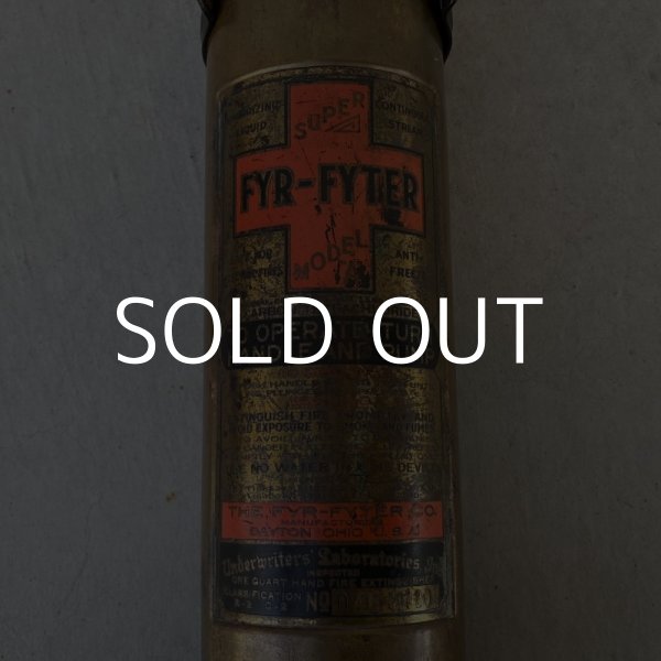 画像4: VINTAGE ANTIQUE FIRE EXTINGUISHER THE FYR FYTER CO. ヴィンテージ アンティーク 消火器 / インダストリアル ディスプレイ 壁掛け アメリカ (4)