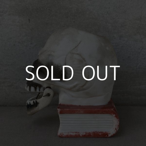 画像5: VINTAGE ANTIQUE SKULL CANDLE HOLDER ヴィンテージ アンティーク ドクロ キャンドルホルダー / オブジェ コレクタブル スカルオンブック 陶器 骸骨 日本製 輸出用 JAPAN (5)