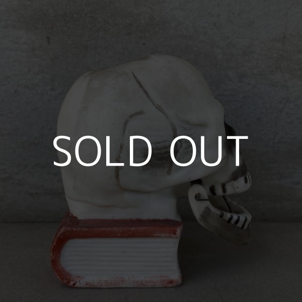 画像4: VINTAGE ANTIQUE SKULL CANDLE HOLDER ヴィンテージ アンティーク ドクロ キャンドルホルダー / オブジェ コレクタブル スカルオンブック 陶器 骸骨 日本製 輸出用 JAPAN (4)