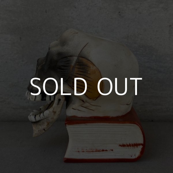 画像4: VINTAGE SKULL ON BOOK  CANDLE HOLDER ヴィンテージ スカル キャンドルホルダー / 陶器 日本製 輸出用 顎 スカルオンブック (4)