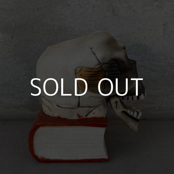 画像3: VINTAGE SKULL ON BOOK  CANDLE HOLDER ヴィンテージ スカル キャンドルホルダー / 陶器 日本製 輸出用 顎 スカルオンブック (3)