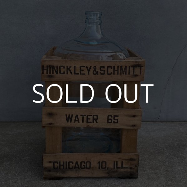 画像2: VINTAGE HINCKLEY&SCHMITT WATER BOTTLE ヴィンテージ ウォーターボトル アメリカ / 木箱 ガラスボトル 瓶 店舗 什器 USA (2)
