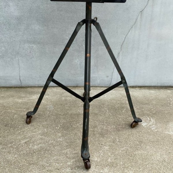 画像8: VINTAGE ANTIQUE DICTIONARY STAND BIBLE STAND JAPANNED FINISH ヴィンテージ アンティーク ディクショナリースタンド バイブルスタンド ジャパンフィニッシュ ジャパンド / 聖書台 ジャパンカラー メニューボード カフェ ショップ 店舗什器 アメリカ (8)