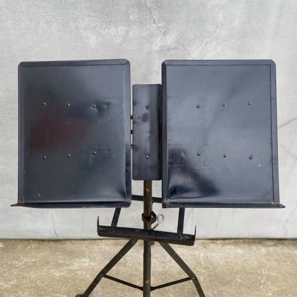 画像3: VINTAGE ANTIQUE DICTIONARY STAND BIBLE STAND JAPANNED FINISH ヴィンテージ アンティーク ディクショナリースタンド バイブルスタンド ジャパンフィニッシュ ジャパンド / 聖書台 ジャパンカラー メニューボード カフェ ショップ 店舗什器 アメリカ (3)