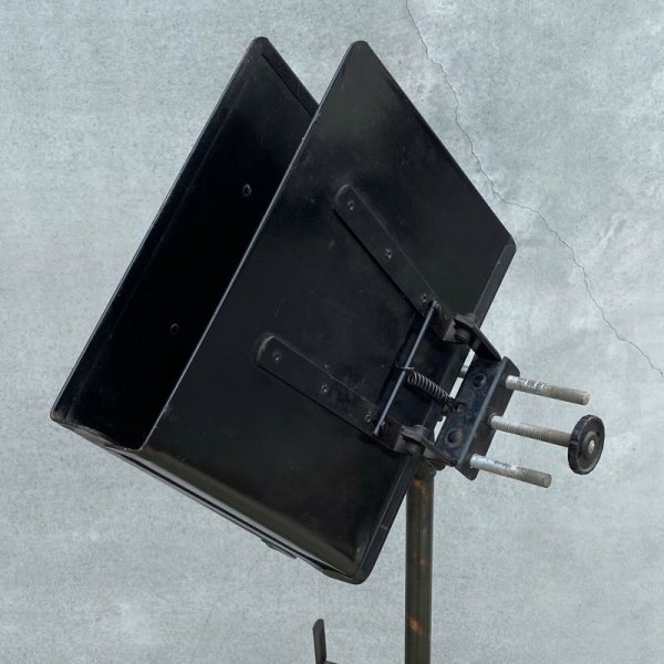 画像6: VINTAGE ANTIQUE DICTIONARY STAND BIBLE STAND JAPANNED FINISH ヴィンテージ アンティーク ディクショナリースタンド バイブルスタンド ジャパンフィニッシュ ジャパンド / 聖書台 ジャパンカラー メニューボード カフェ ショップ 店舗什器 アメリカ (6)