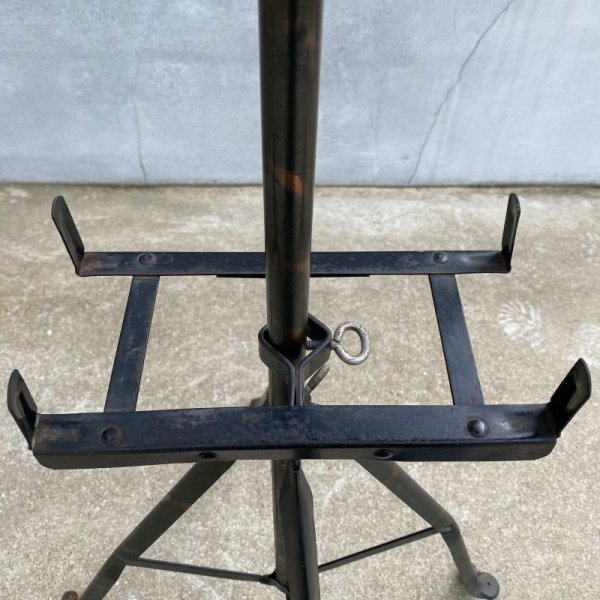 画像7: VINTAGE ANTIQUE DICTIONARY STAND BIBLE STAND JAPANNED FINISH ヴィンテージ アンティーク ディクショナリースタンド バイブルスタンド ジャパンフィニッシュ ジャパンド / 聖書台 ジャパンカラー メニューボード カフェ ショップ 店舗什器 アメリカ (7)