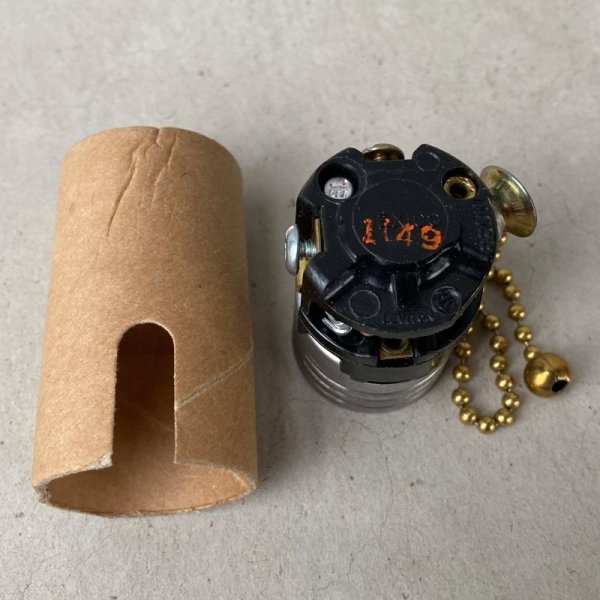 画像4: LEVITON LAMP SOCKET レビトン ソケット プルチェーンスイッチ ランプ ブラス E26 / インダストリアル ネジ山付き ライト フィッター ホルダー ランプシェード リペアパーツ 照明 電気 アメリカ USA (4)
