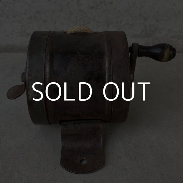 画像2: VINTAGE ANTIQUE DUSTLESS WOOD HANDLE CLOTHES LINE REEL ヴィンテージ アンティーク クロスラインリール 洗濯紐 アメリカ / ディスプレイ 店舗什器 USA (2)