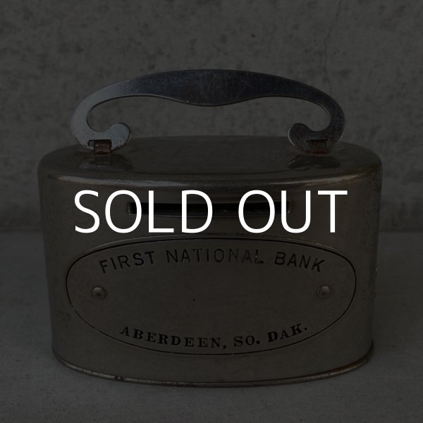 画像2: VINTAGE ANTIQUE FIRST NATIONAL BANK COIN BANK ヴィンテージ アンティーク コインバンク 貯金箱 アメリカ / コレクタブル オブジェ インテリア ノベルティー 銀行 USA (2)