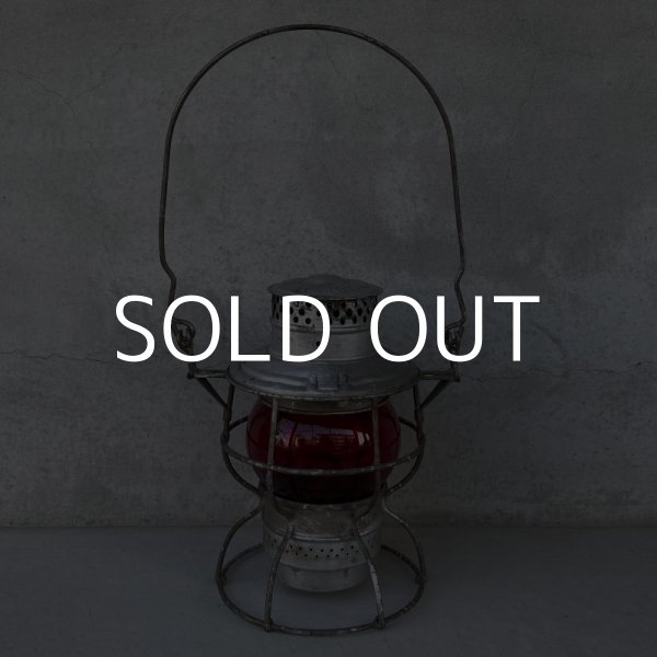 画像2: VINTAGE ANTIQUE ADLAKE 250 RAILROAD LANTERN ヴィンテージ アンティーク アドレイク ランタン オイルランプ アメリカ / レイルロードランタン レッドグローブ 赤色 キャンプ アウトドア USA  (6) (2)