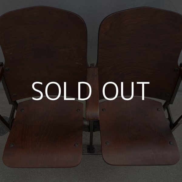 画像5: VINTAGE ANTIQUE THEATER CHAIR ヴィンテージ アンティーク シアターチェア アメリカ / 椅子 シアターベンチ 家具 木製 映画館 2連 店舗 什器 USA (5)
