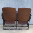 画像2: VINTAGE ANTIQUE THEATER CHAIR ヴィンテージ アンティーク シアターチェア アメリカ / 椅子 シアターベンチ 家具 木製 映画館 2連 店舗 什器 USA (2)