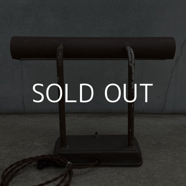 画像2: VINTAGE ANTIQUE DESKLAMP STANDLAMP ヴィンテージ アンティーク デスクライト スタンドライト 卓上ライト アメリカ / インダストリアル 照明 蛍光灯 工業用 USA  (2)