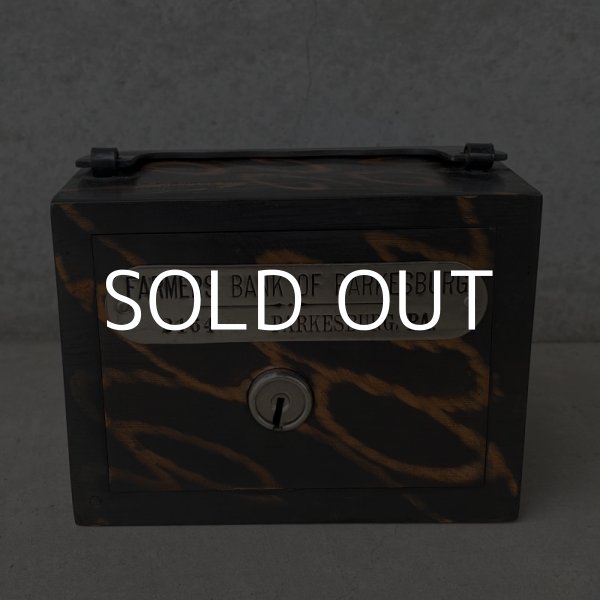 画像2: VINTAGE ANTIQUE W.F. BURNS CO. COINBANK JAPANNED ヴィンテージ アンティーク コインバンク ジャパンド ジャパンカラー アメリカ / コレクタブル 貯金箱 オブジェ USA (2)