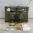 画像1: VINTAGE U.S. SMP 1980 1982 MILITARY LANTERN ヴィンテージ アームストロング社 ミリタリー 軍用 ランタン  /  キャンプ アウトドア ホヤ グローブ 芯 箱 セット 米軍 アメリカ USA  (1)