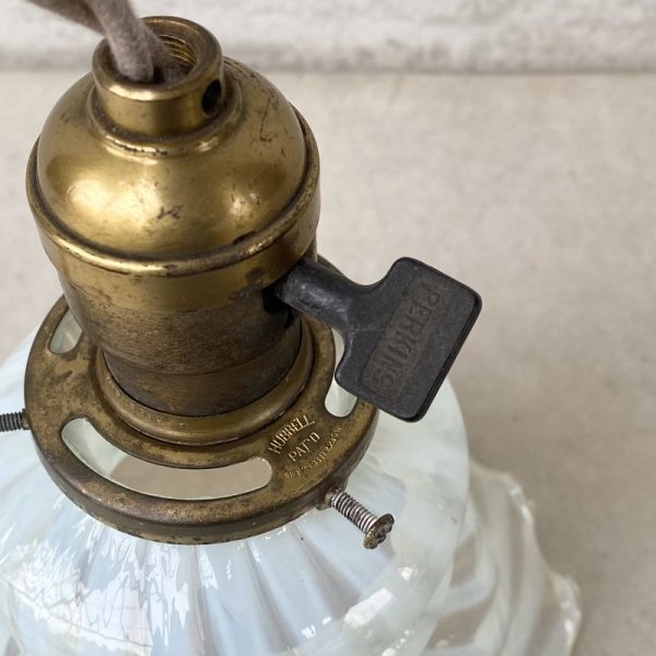 画像6: VINTAGE ANTIQUE OPALESCENT GLASS ヴィンテージ アンティーク 吊り下げライト オパールセントガラス 照明 / ライト ランプ ペンダントライト ガラスシェード 天井照明 店舗什器 アメリカ USA (1) (6)