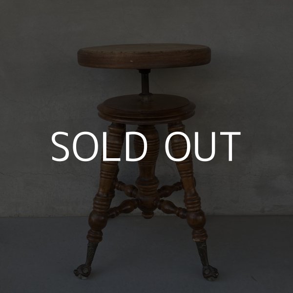 画像2: VINTAGE ANTIQUE PIANO STOOL  CHAIR BALL AND CLAW FOOT WOOD ヴィンテージ アンティーク ピアノスツール 椅子 / 回転いす ウッド 木製 家具 店舗什器 アメリカ (2)