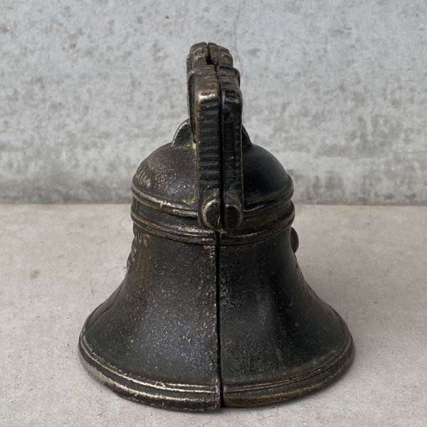 画像4: VINTAGE ANTIQUE LIBERTY BELL PIGGY BANK ヴィンテージ アンティーク リバティーベル 自由の鐘 貯金箱 / コレクタブル オブジェ アメリカ独立記念 置物  雑貨 小物 アメリカ (4)