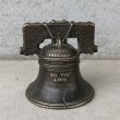 画像1: VINTAGE ANTIQUE LIBERTY BELL PIGGY BANK ヴィンテージ アンティーク リバティーベル 自由の鐘 貯金箱 / コレクタブル オブジェ アメリカ独立記念 置物  雑貨 小物 アメリカ (1)