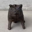 画像2: VINTAGE ANTIQUE COINBANK PIGGY BANK ヴィンテージ アンティーク 豚 ブタ ピギーバンク 貯金箱 コインバンク / コレクタブル オブジェ 動物 鋳物 置物 アメリカ (2)