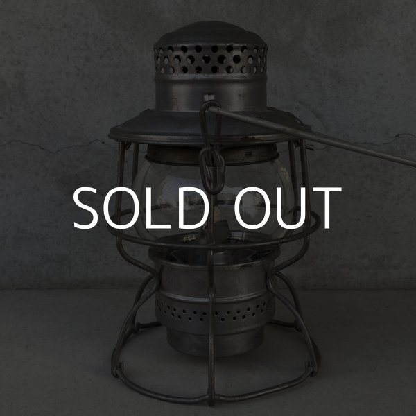 画像4: VINTAGE ANTIQUE ADLAKE KERO 400 IHB RAILROAD LANTERN ヴィンテージ アンティーク アドレイク レイルロード ランタン オイルランプ / キャンプ アウトドア デッドストック アメリカ USA (19) (4)