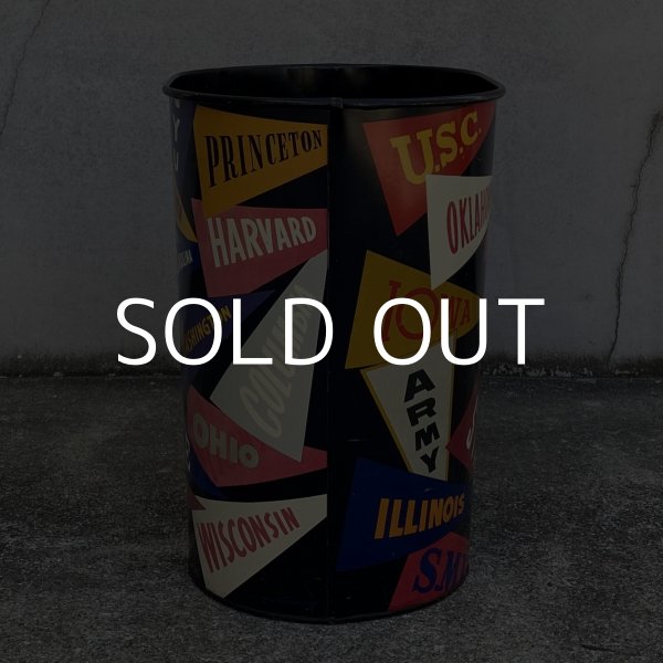 画像4: VINTAGE ANTIQUE TINCAN COLLEGE PENNANT ヴィンテージ アンティーク ゴミ箱 トラッシュ缶 カレッジペナント ティン缶 / インテリア ディスプレイ 雑貨 アメリカ (4)