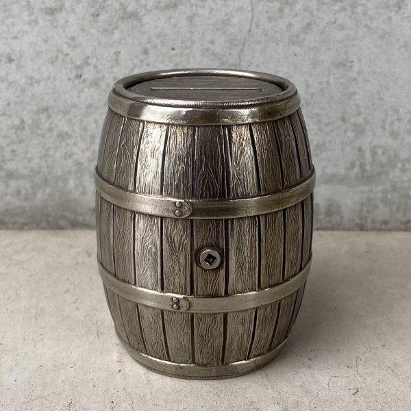 画像2: VINTAGE ANTIQUE PIGGY BANK BARREL ヴィンテージ アンティーク コインバンク 貯金箱 / コレクタブル オブジェ アドバタイジング 樽型 銀行 雑貨 アメリカ (2)