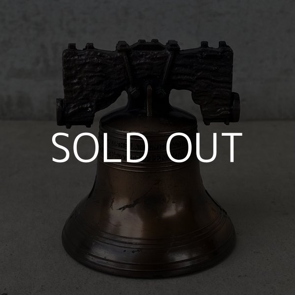 画像2: VINTAGE ANTIQUE LIBERTY BELL JAPANNED ヴィンテージ アンティーク リバティーベル 自由の鐘 ジャパンカラー ジャパンド / コレクタブル オブジェ 鈴 鐘 雑貨 小物 アメリカ (2) (2)