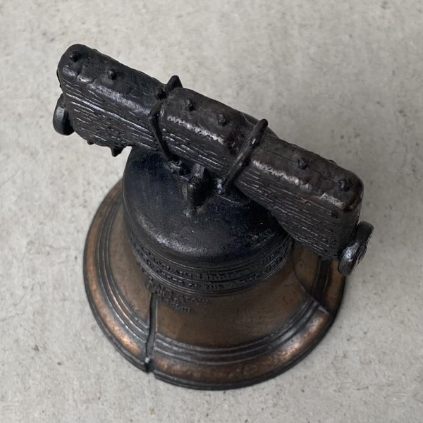 画像5: VINTAGE ANTIQUE LIBERTY BELL JAPANNED ヴィンテージ アンティーク リバティーベル 自由の鐘 ジャパンカラー ジャパンド 呼び鈴 / コレクタブル オブジェ 鈴 鐘 カウンターベル 雑貨 小物 アメリカ (3) (5)