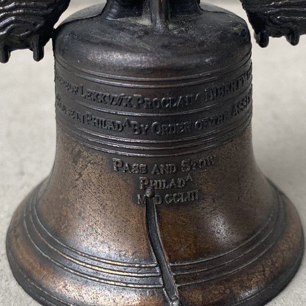 画像7: VINTAGE ANTIQUE LIBERTY BELL JAPANNED ヴィンテージ アンティーク リバティーベル 自由の鐘 ジャパンカラー ジャパンド 呼び鈴 / コレクタブル オブジェ 鈴 鐘 カウンターベル 雑貨 小物 アメリカ (3) (7)