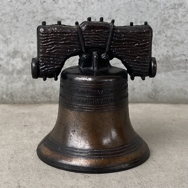 画像2: VINTAGE ANTIQUE LIBERTY BELL JAPANNED ヴィンテージ アンティーク リバティーベル 自由の鐘 ジャパンカラー ジャパンド 呼び鈴 / コレクタブル オブジェ 鈴 鐘 カウンターベル 雑貨 小物 アメリカ (3) (2)