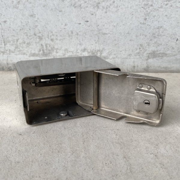 画像8: VINTAGE ANTIQUE COIN BANK AUTOMATIC RECORDING SAFE CO ヴィンテージ アンティーク コインバンク 貯金箱 / コレクタブル オブジェ インテリア ノベルティー 銀行 鍵付き アメリカ USA  (8)