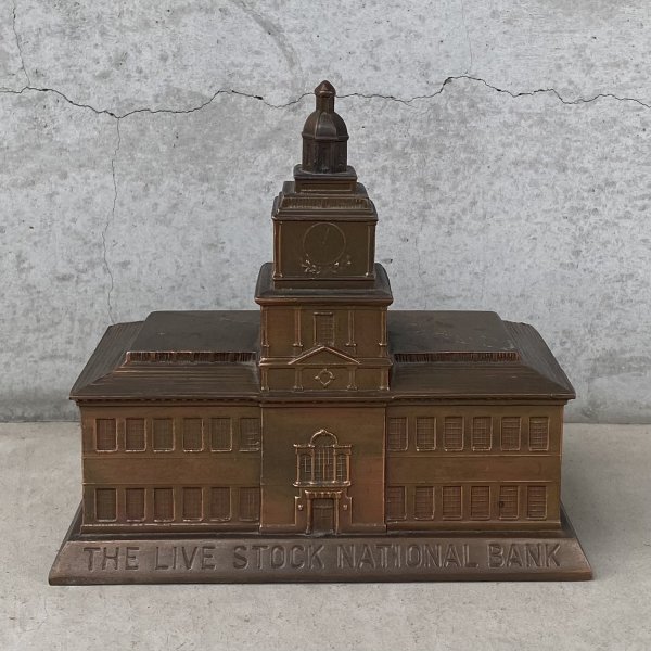 画像2: VINTAGE ANTIQUE COIN BANK THE LIVE STOCK NATIONAL BANK ヴィンテージ アンティーク コインバンク 貯金箱 / コレクタブル オブジェ インテリア ノベルティー 銀行 アメリカ USA  (2)