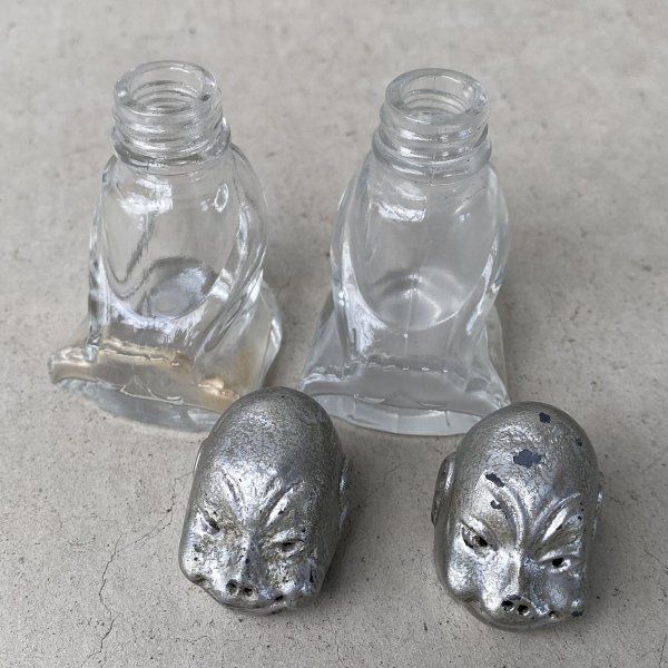 画像7: VINTAGE ANTIQUE BILLIKEN SALT AND PEPPER SHAKERS ヴィンテージ アンティーク ビリケン ソルト＆ペッパー 塩胡椒入れ / コレクタブル ガラス オブジェ アメリカ (7)