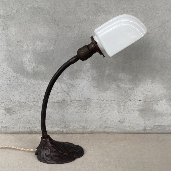 画像3: VINTAGE ANTIQUE DESKLAMP JAPANNED HUBBELL GE ヴィンテージ アンティーク デスクランプ スタンドライト ジャパンド ジャパンカラー 卓上ライト 照明 / ミルクガラスシェード グースネック コレクタブル 店舗什器 アメリカ (3)