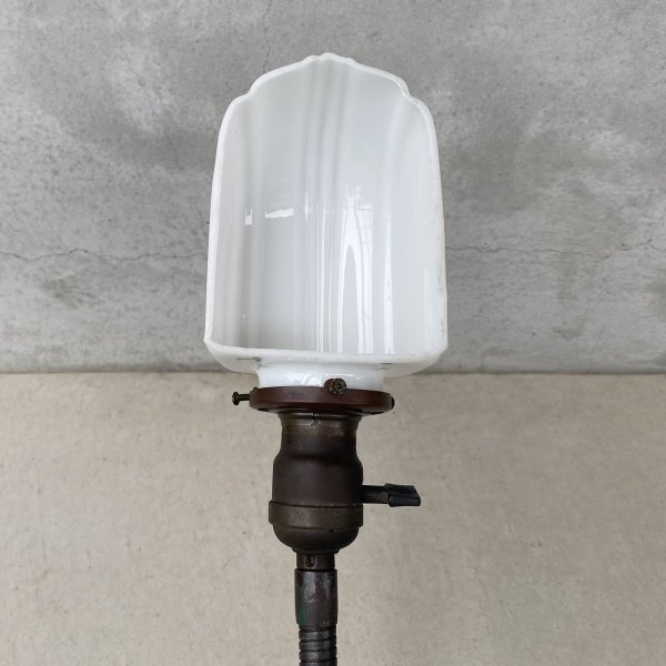 画像7: VINTAGE ANTIQUE DESKLAMP JAPANNED HUBBELL GE ヴィンテージ アンティーク デスクランプ スタンドライト ジャパンド ジャパンカラー 卓上ライト 照明 / ミルクガラスシェード グースネック コレクタブル 店舗什器 アメリカ (7)