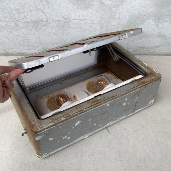 画像7: VINTAGE ANIQUE EXIT SIGN ヴィンテージ アンティーク 看板 電光看板 出口 / ライトサイン サインランプ 電飾看板 非常口 ガレージ 店舗什器 アメリカ (7)