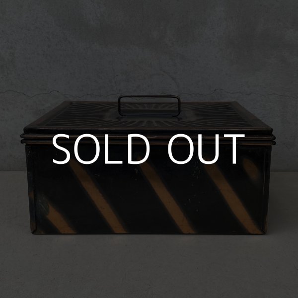 画像3: VINTAGE ANTIQUE JAPANNED BOX ヴィンテージ アンティーク ジャパンド ジャパンカラー ボックス / コレクタブル キャッシュボックス 金庫 ケース 箱 アメリカ (3)