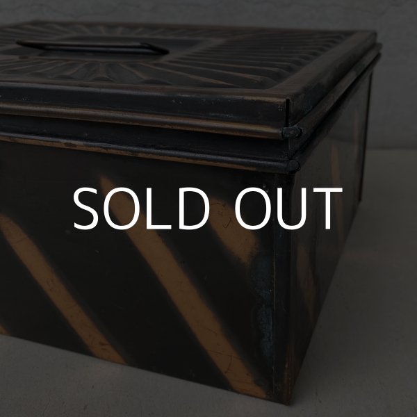 画像11: VINTAGE ANTIQUE JAPANNED BOX ヴィンテージ アンティーク ジャパンド ジャパンカラー ボックス / コレクタブル キャッシュボックス 金庫 ケース 箱 アメリカ (11)
