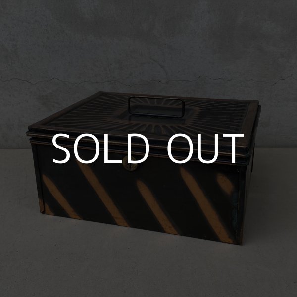画像1: VINTAGE ANTIQUE JAPANNED BOX ヴィンテージ アンティーク ジャパンド ジャパンカラー ボックス / コレクタブル キャッシュボックス 金庫 ケース 箱 アメリカ (1)
