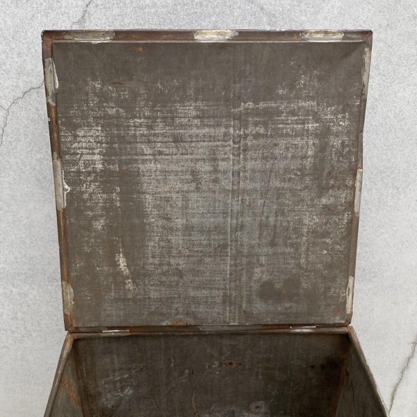 画像9: VINTAGE ANTIQUE MCCORMICK'S BISCUITTIN CAN ヴィンテージ アンティーク マコーミック ティン 缶 / ボックス アドバタイジング ディスプレイ ブリキ 小物入れ 収納 箱 企業物 店舗什器 アメリカ (9)