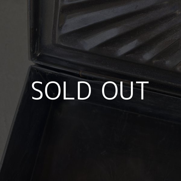 画像9: VINTAGE ANTIQUE JAPANNED BOX ヴィンテージ アンティーク ジャパンド ジャパンカラー ボックス / コレクタブル キャッシュボックス 金庫 ケース 箱 アメリカ (9)