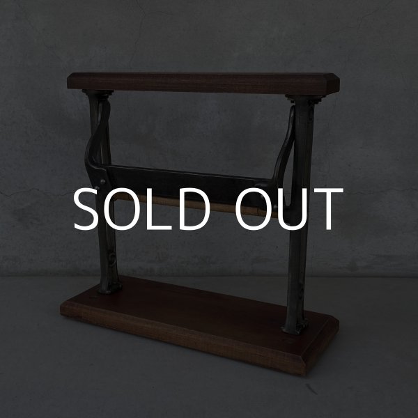 画像1: VINTAGE ANTIQUE PAPER CUTTER PAPER HOLDER ヴィンテージ アンティーク ペーパーカッター ペーパーホルダー ラッピングペーパーホルダー / ロールペーパー 店舗什器 アメリカ (1)